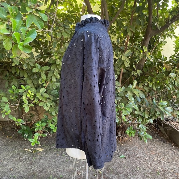 A Shirt Thing "Penelope" elegant eyelet  blouse - size L - Picture 2 of 4